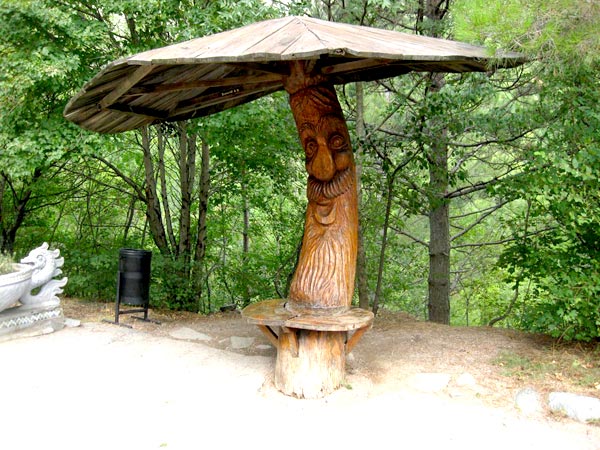 Беседка-грибок из дерева