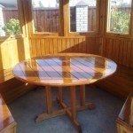 Деревянный стол для круглой беседки